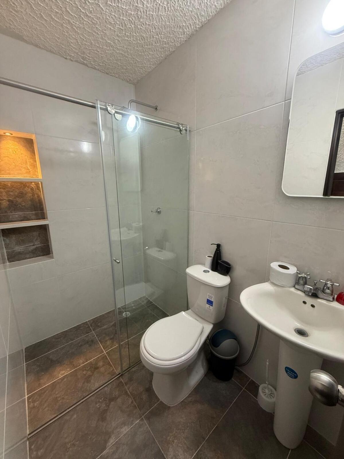 Hermosa Habitacion A Una Cuadra Del Ventura Plaza 3 쿠쿠타 외부 사진